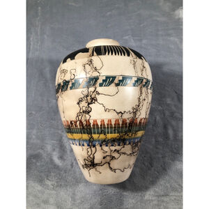VINTAGE NAVAJO HORSE HAIR POTTERY VASE SIGNED Lorenia watchman